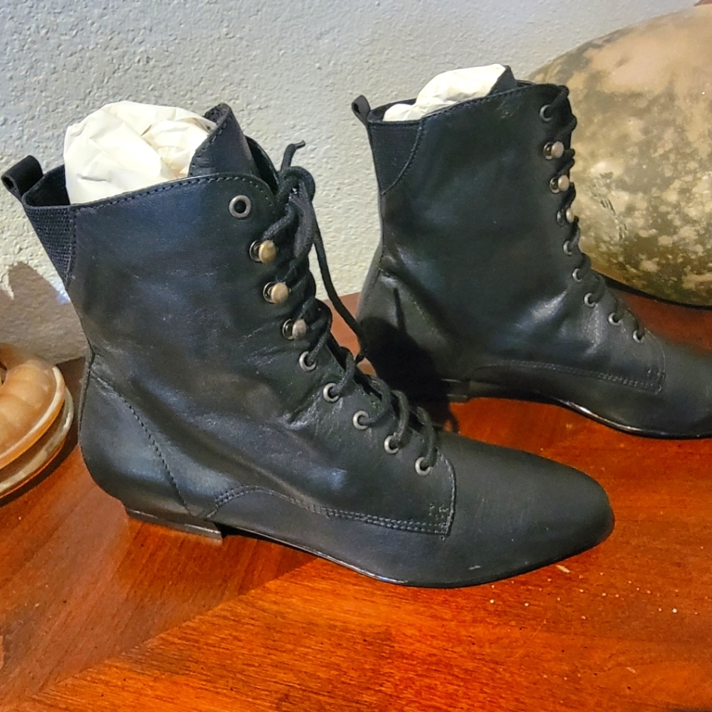 Womans Black Boots